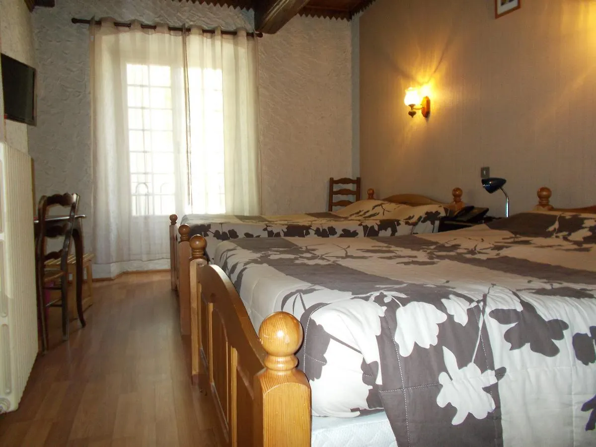 Logis Hotel Restaurant La Chaumiere Tournon-sur-Rhone 2*,  França
